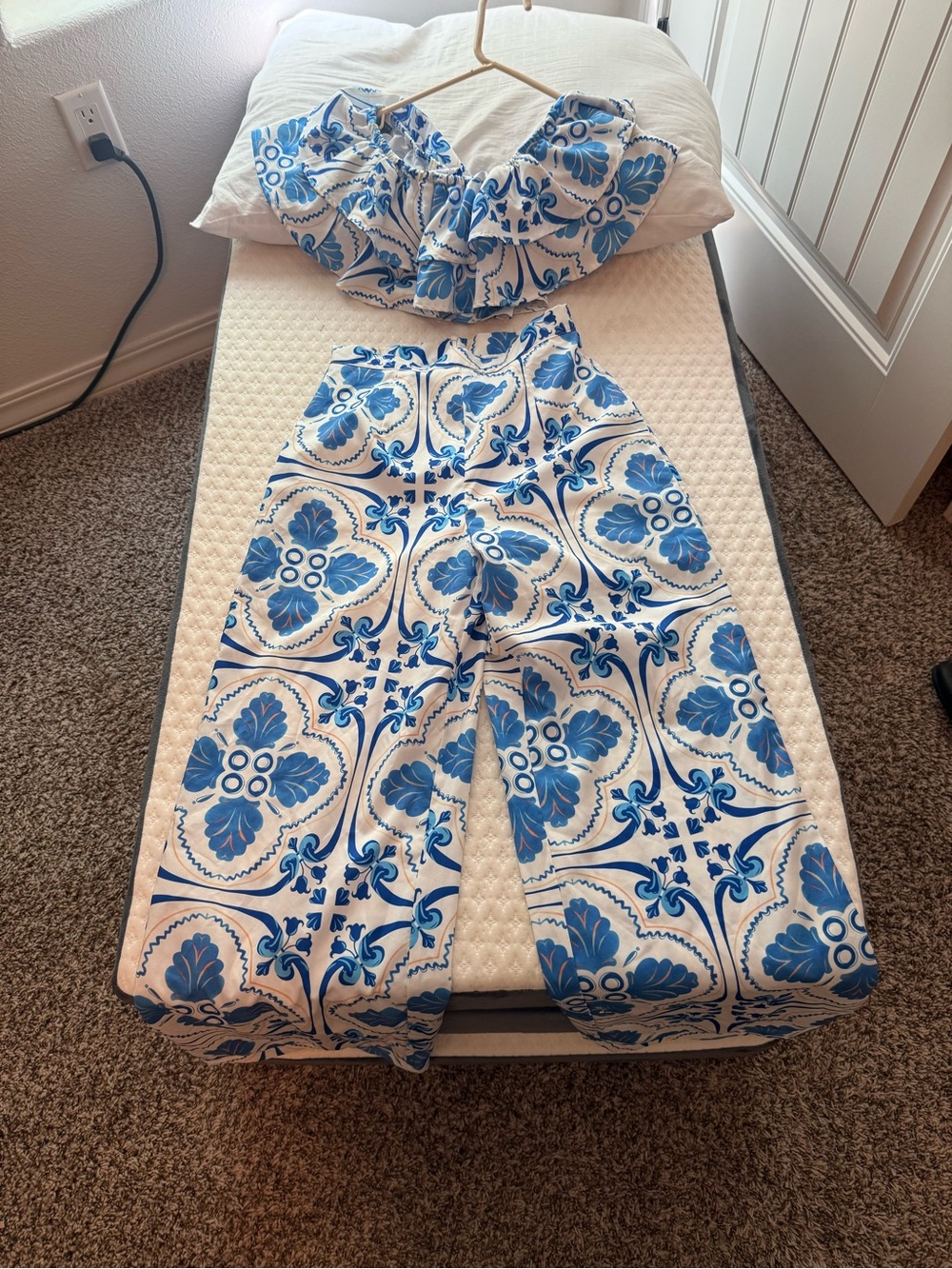 SHEIN White and Blue Tile-Print Set